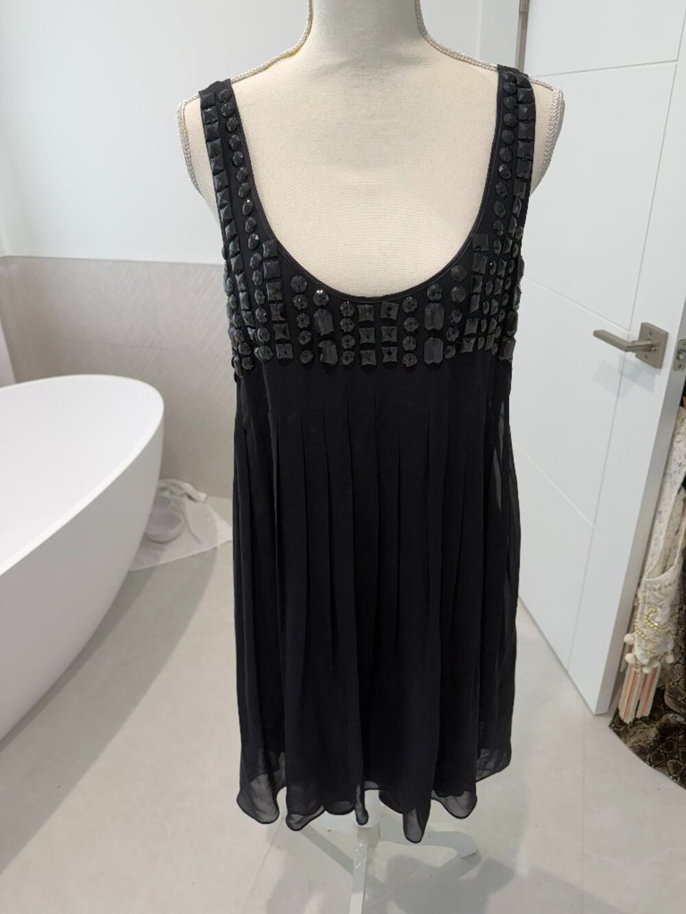 California Mode Féminine Black Jeweled Pleated Silk Dress Large